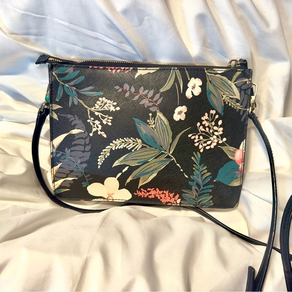 Kate Spade Black Crossbody Bag with Sleek Design - Picture 2 of 7